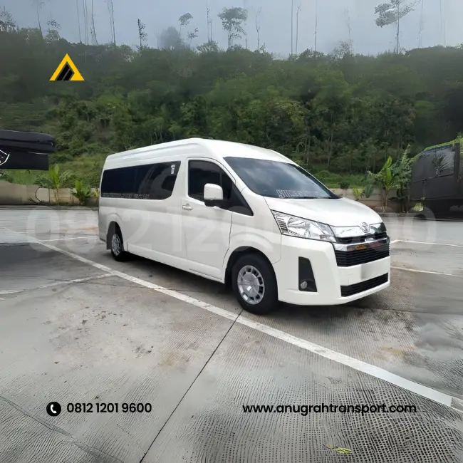 Harga sewa Hiace Premio per hari di Jakarta