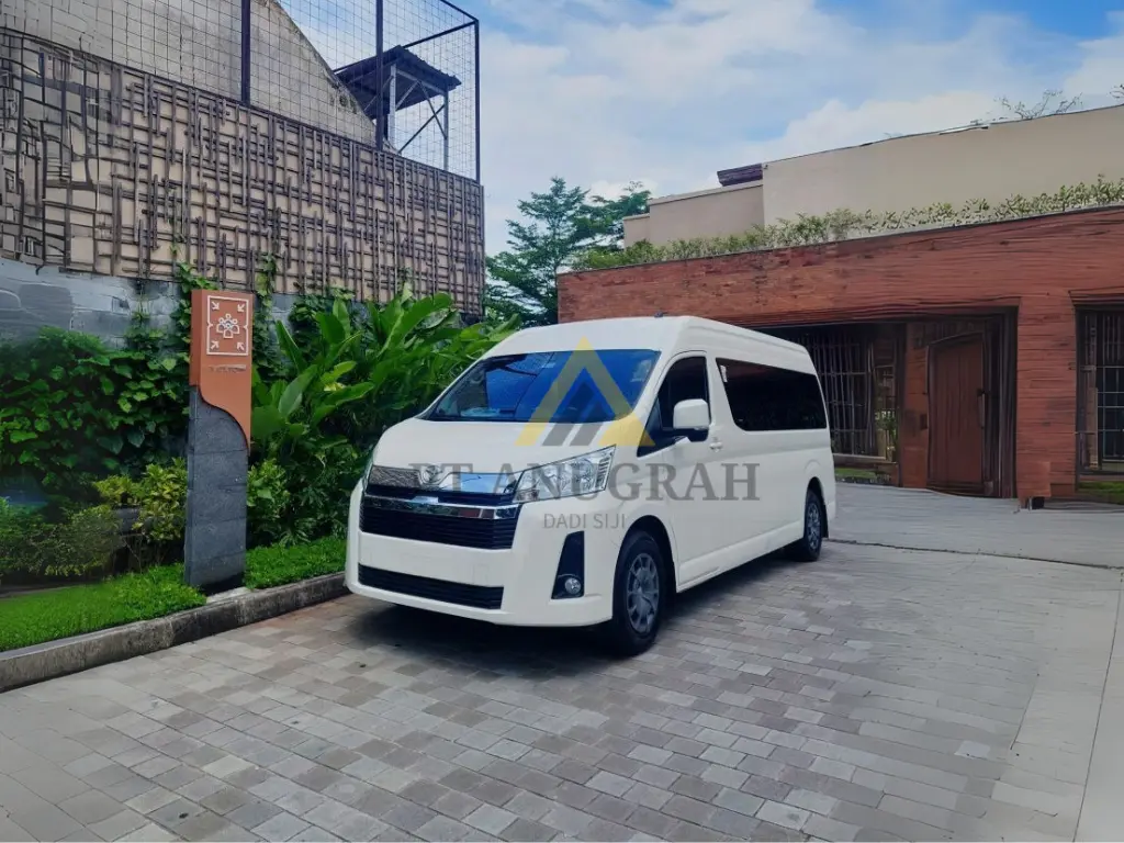 Rental mobil Toyota Hiace Premio mewah Bekasi