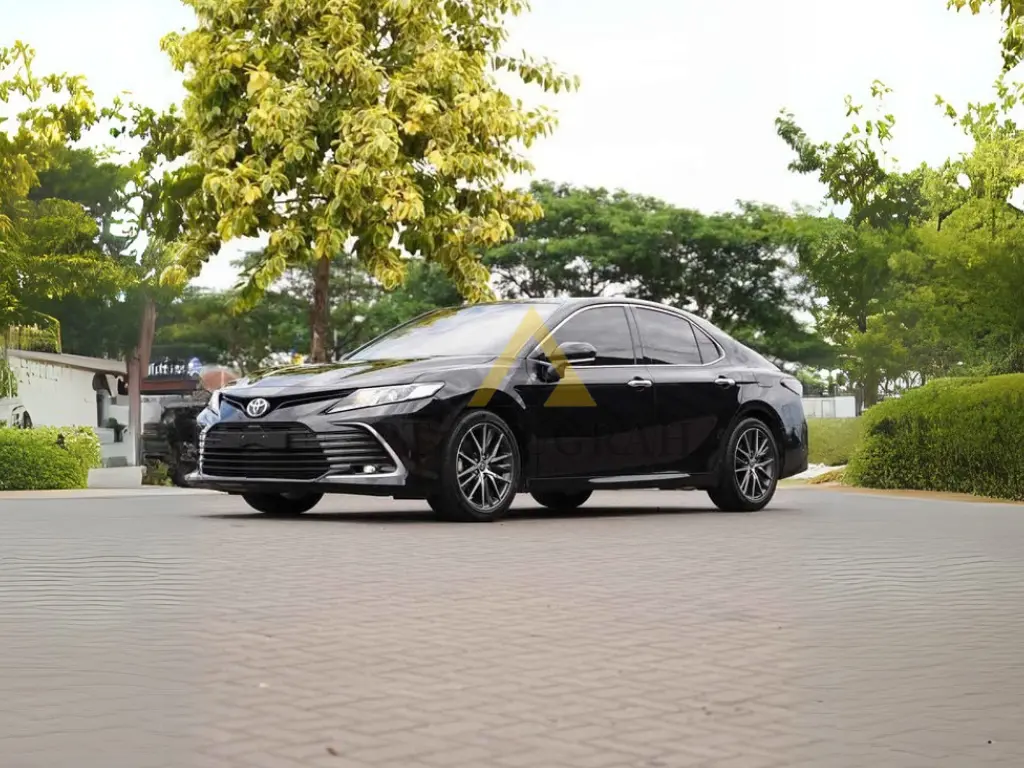 Rental mobil sedan mewah Toyota Camry Bekasi