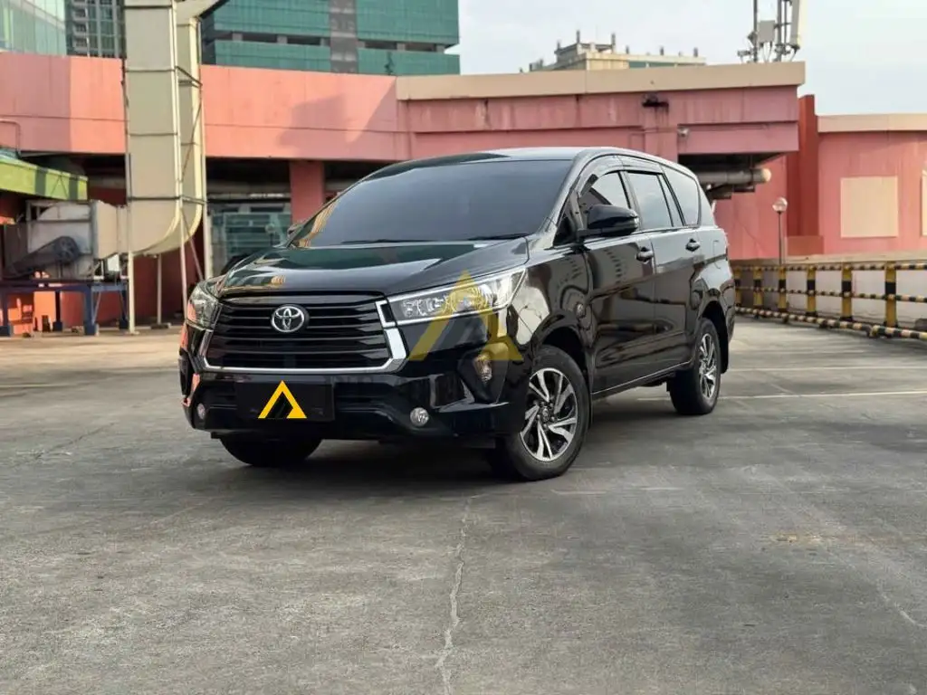 Sewa mobil Kijang Innova Reborn dengan sopir untuk keluarga di Tangerang