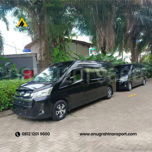 Tempat sewa Hiace Premio terpercaya di Jakarta