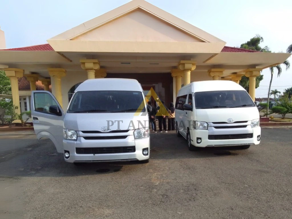 sewa mobil hiace